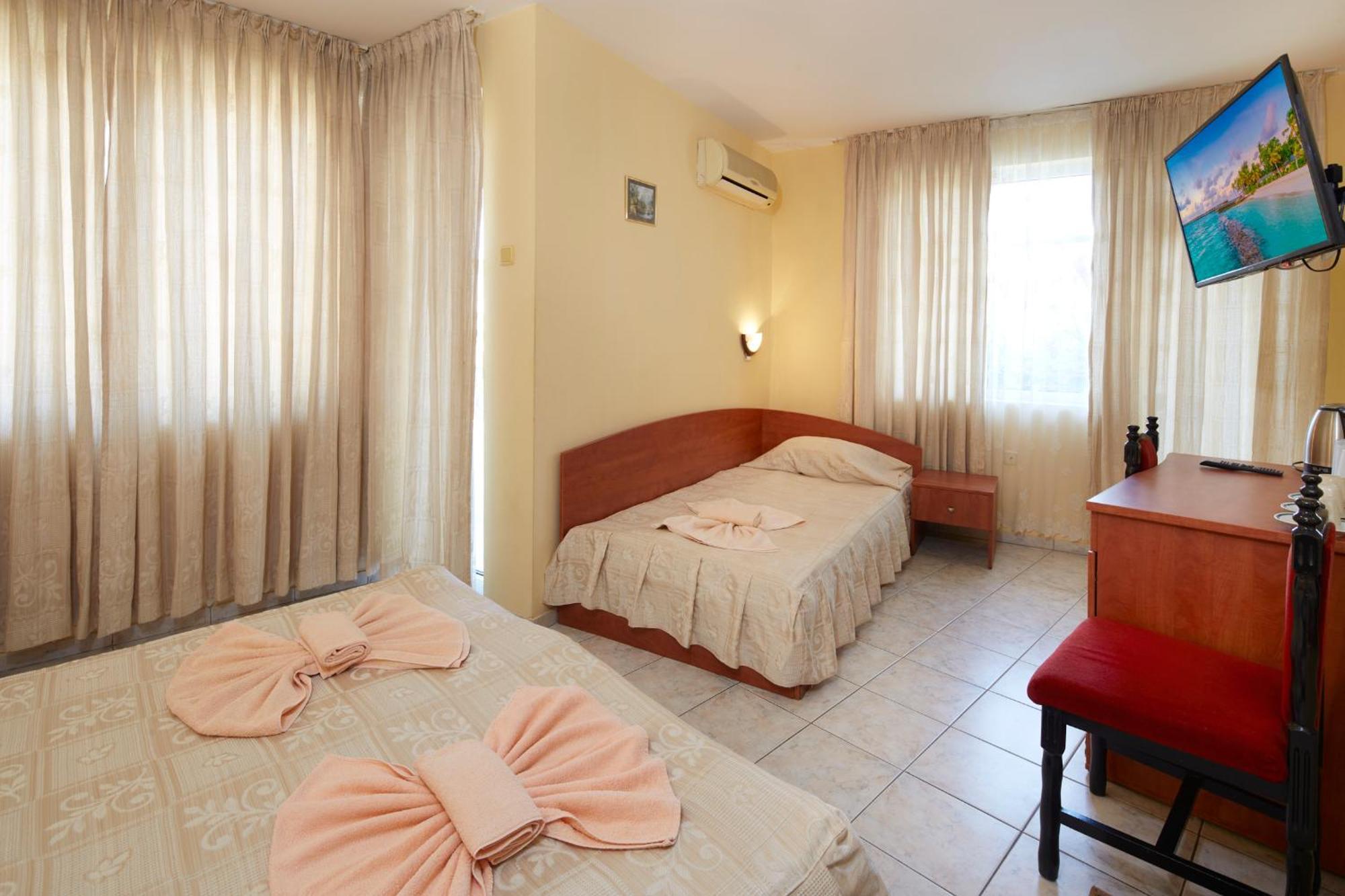 Family Hotel Andreev Nesebar Bagian luar foto