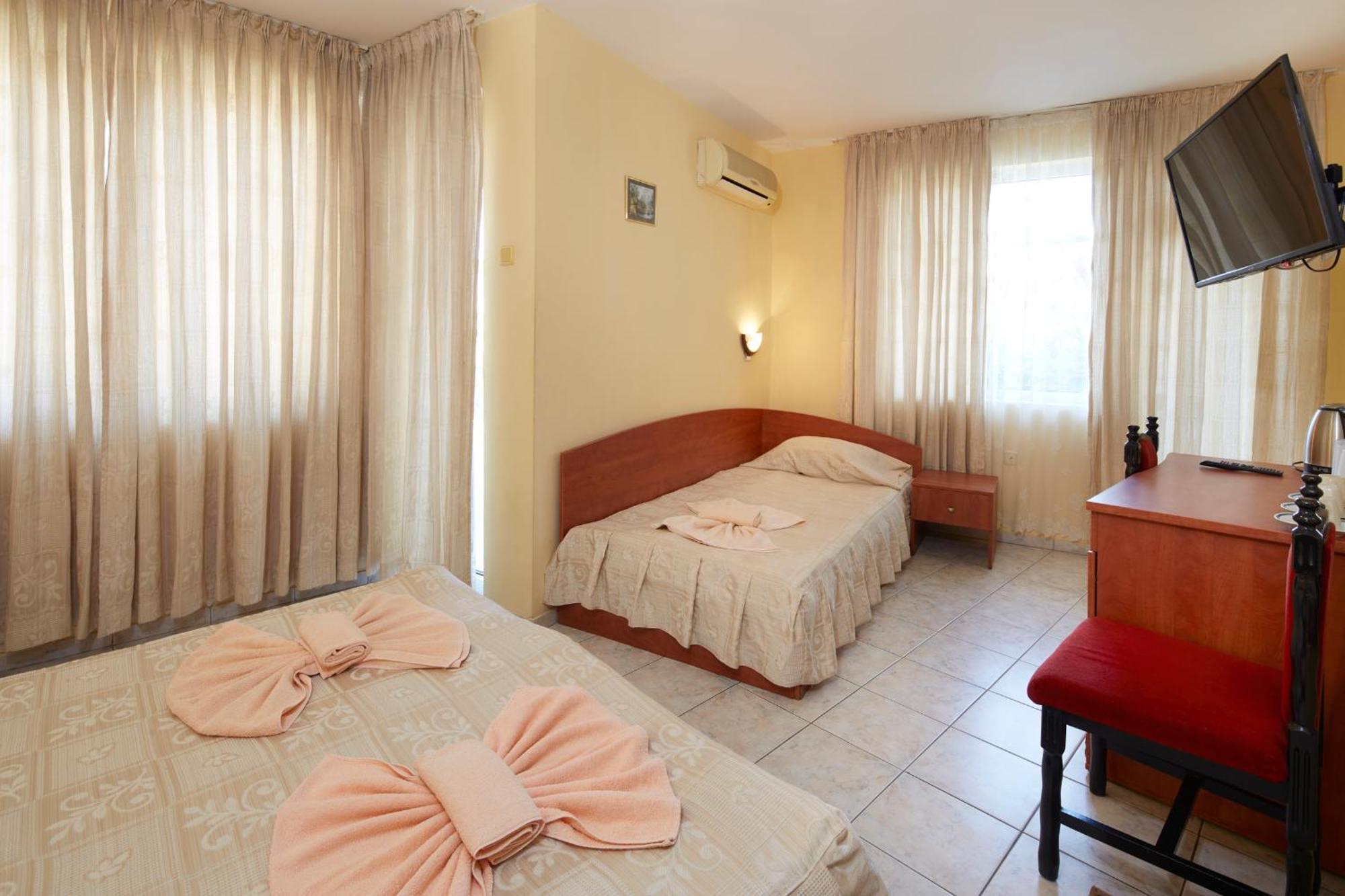 Family Hotel Andreev Nesebar Bagian luar foto