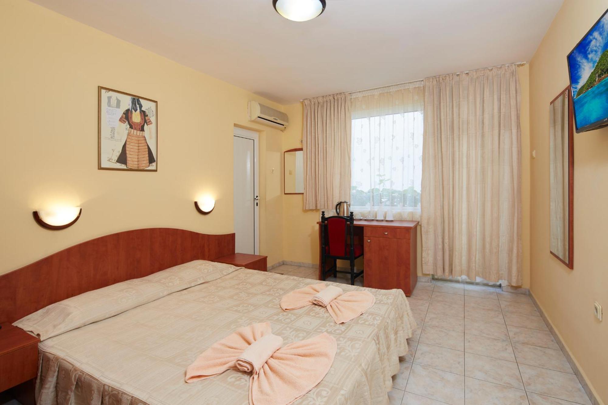 Family Hotel Andreev Nesebar Bagian luar foto